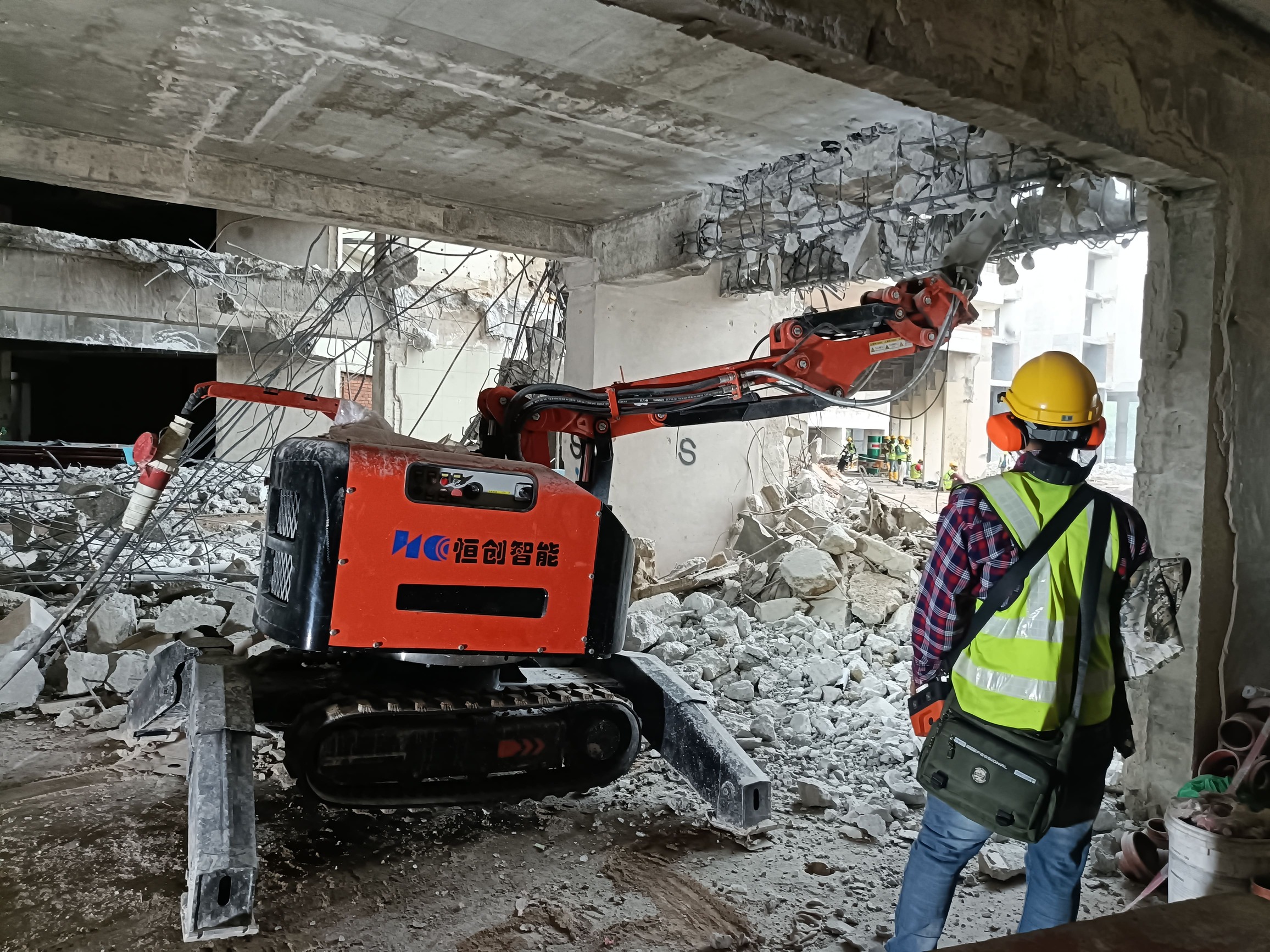 破拆機(jī)器人建筑拆除